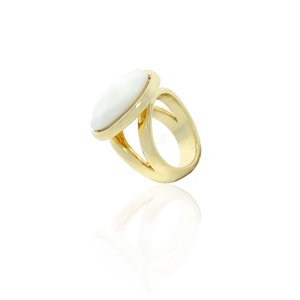 WAVE - Elegant and modern, this ring can be worn with any outfit!
Jewel made of light gold and white resin, available from size 9 to 25. - A.Z. Bigiotterie