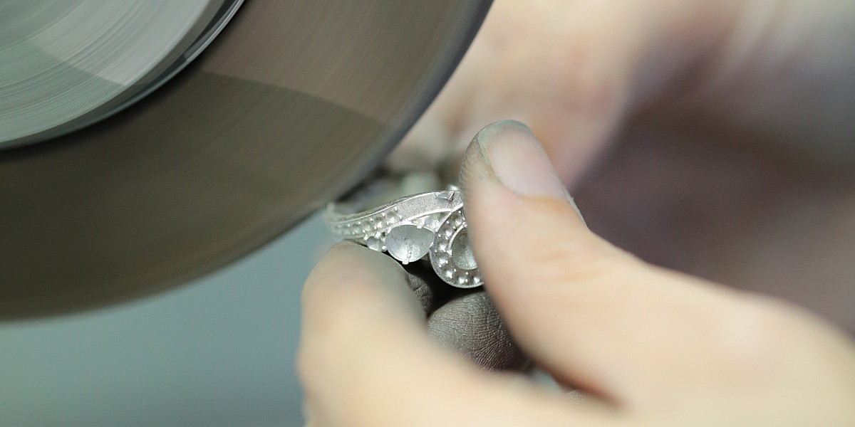 Carteggiatura e pulimentatura