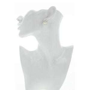 DEMETRA - DEMETRA è un orecchino leggero ed elegante, realizzato in rodio e perla: basta indossarlo per donare subito un tocco speciale al proprio look! - A.Z. Bigiotterie