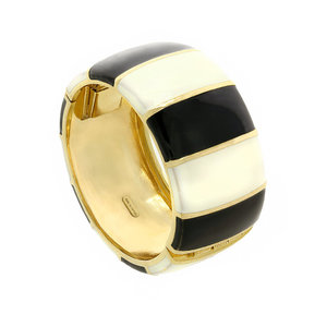 PERFECT CIRCLE - PERFECT CIRCLE &egrave; un bracciale rigido in oro chiaro, con smaltature bianche e nere: un bangle allegro e capace di ravvivare qualsiasi outfit! - A.Z. Bigiotterie
