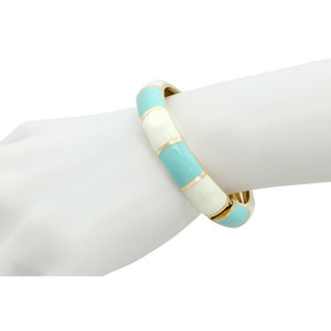 SMALL PERFECT CIRCLE - SMALL PERFECT CIRCLE &egrave; un bangle a base oro chiaro con alternanza di smalto bianco e turchese chiaro. &Egrave; perfetto per un outift da ogni giorno! - A.Z. Bigiotterie