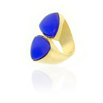 TWINS - TWINS &egrave; un anello caratterizzato da due identici triangolini in resina blu che lo rendono un bijoux di grande effetto e perfetta vestibilit&agrave;. - A.Z. Bigiotterie