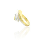 WENDY - WENDY &egrave; un anello classico e sempre di moda, l'abbraccio dell'oro con il rodio si definisce poi nell'incontro con i cristalli. - A.Z. Bigiotterie