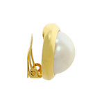 ELLA - ELLA is an earring that every woman should own, classic elegant and always charming. It's made with light gold and pearl. - A.Z. Bigiotterie